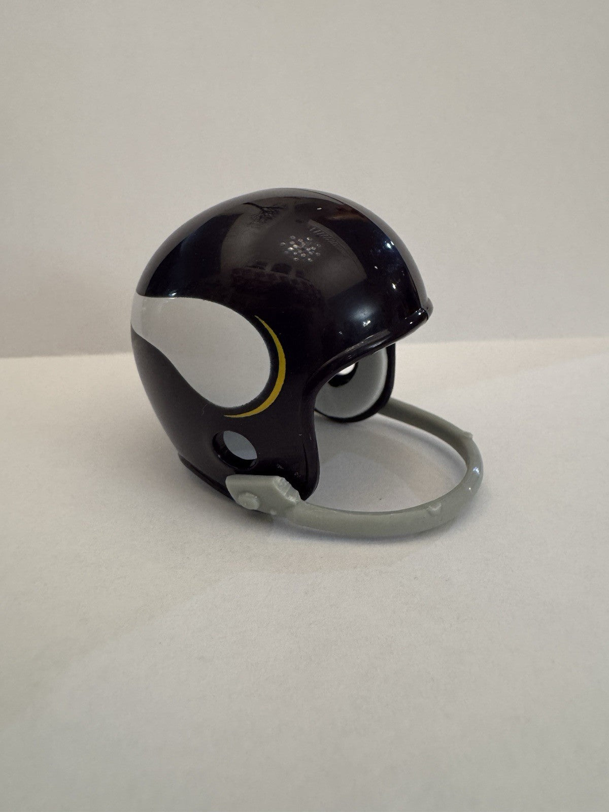 buy motorcycle helmet oldschool minnesota Vikings Riddell NFL Single-Bar Pocket Pro 1961 Custom Throwback Size:Two-Tray Tackle Box Tahtuvzn School Bags for colour-yellow FMVSS 218 safety standards