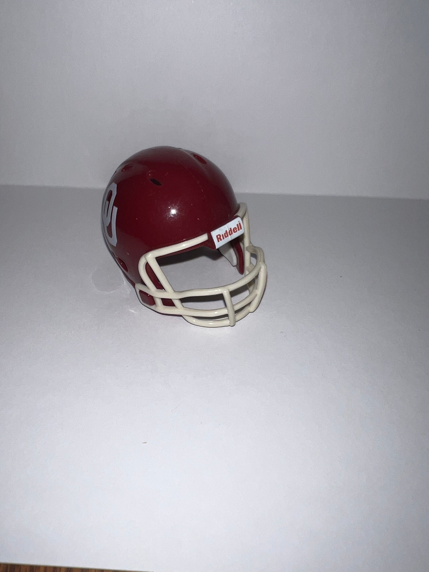 Oklahoma Sooners Riddell NCAA Pocket Pro Revolution Pocket Pro Helmet WESTBROOKSPORTSCARDS