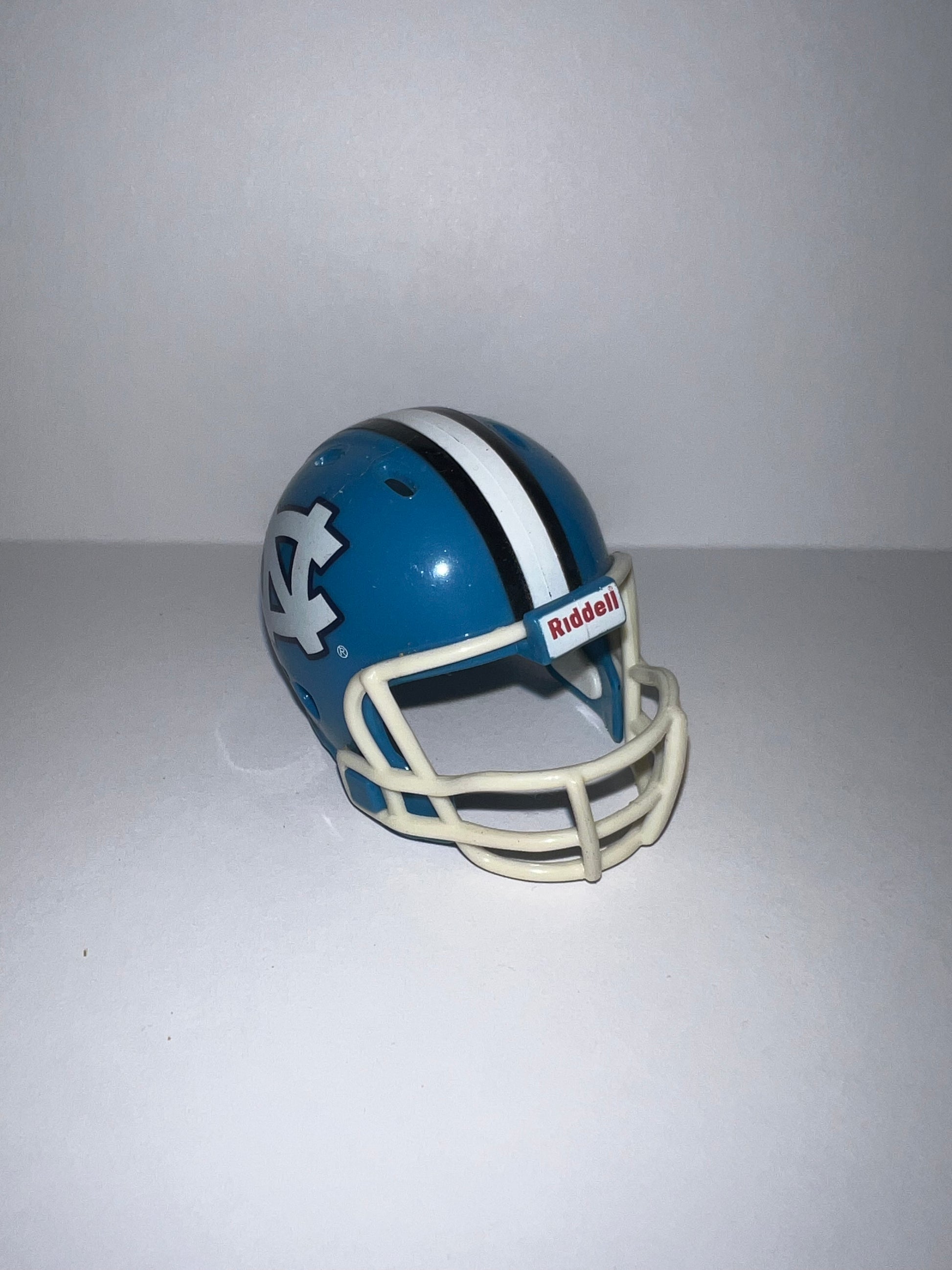 North Carolina Tar Heels Riddell NCAA Pocket Pro Revolution Pocket Pro Helmet WESTBROOKSPORTSCARDS