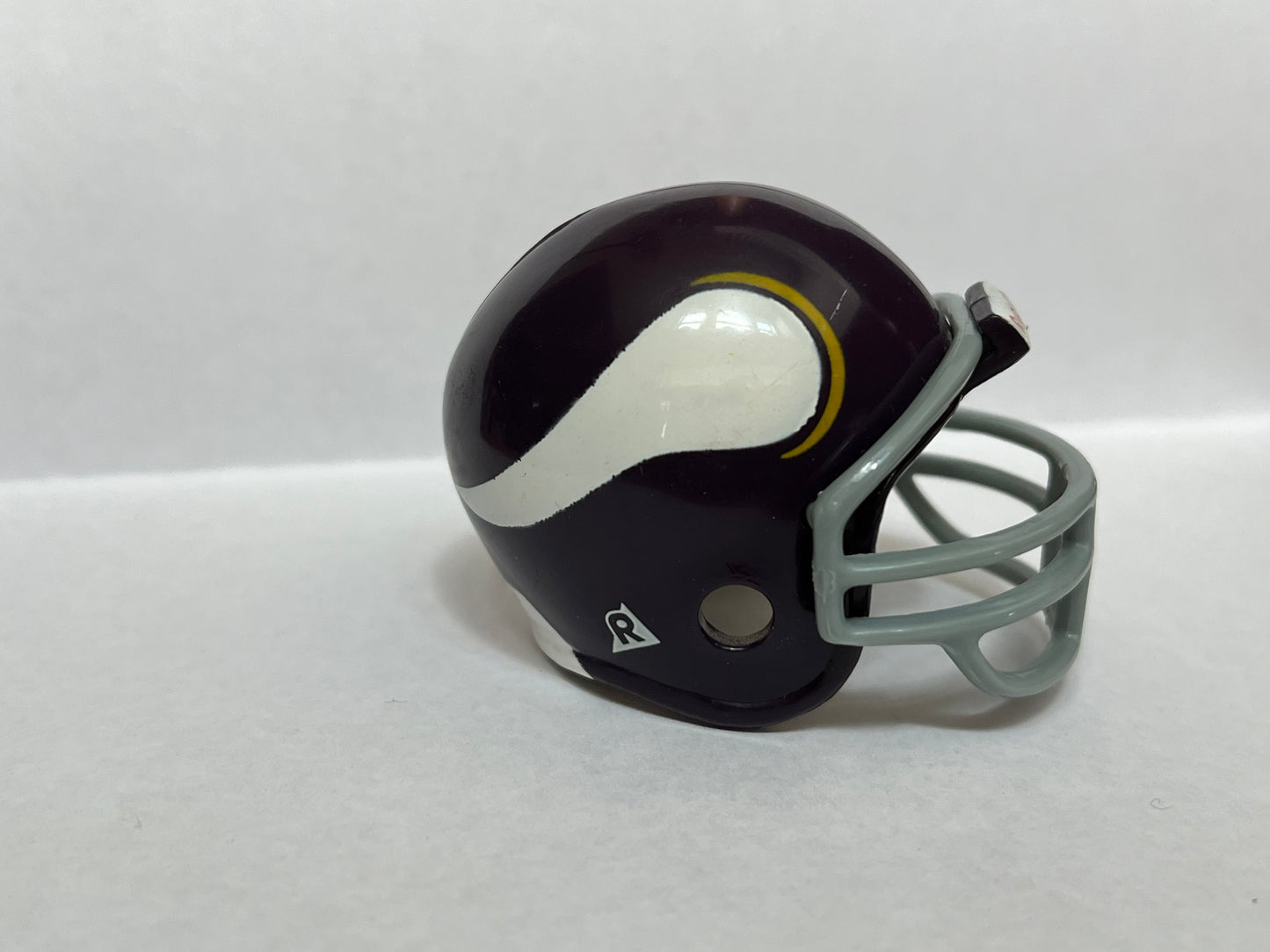 Minnesota Vikings Riddell NFL Pocket Pro Helmet 1961-1979 Throwback (with Grey Mask) from series I (1)  WESTBROOKSPORTSCARDS   