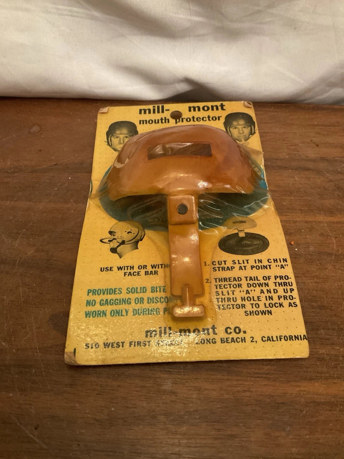 Vintage ORIGINAL Mill-Mont Mouth Guard Like Walter Payton And Bo Jackson Wore