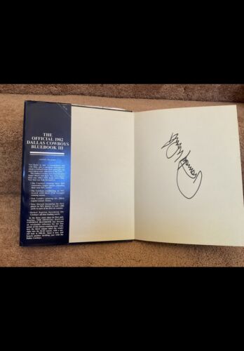 Randy White Autographed 1982 Dallas Cowboys Blue Book III Media Guide Fan Book Sports Mem, Cards & Fan Shop:Autographs-Original:Football-NFL:Other Autographed NFL Items WESTBROOKSPORTSCARDS