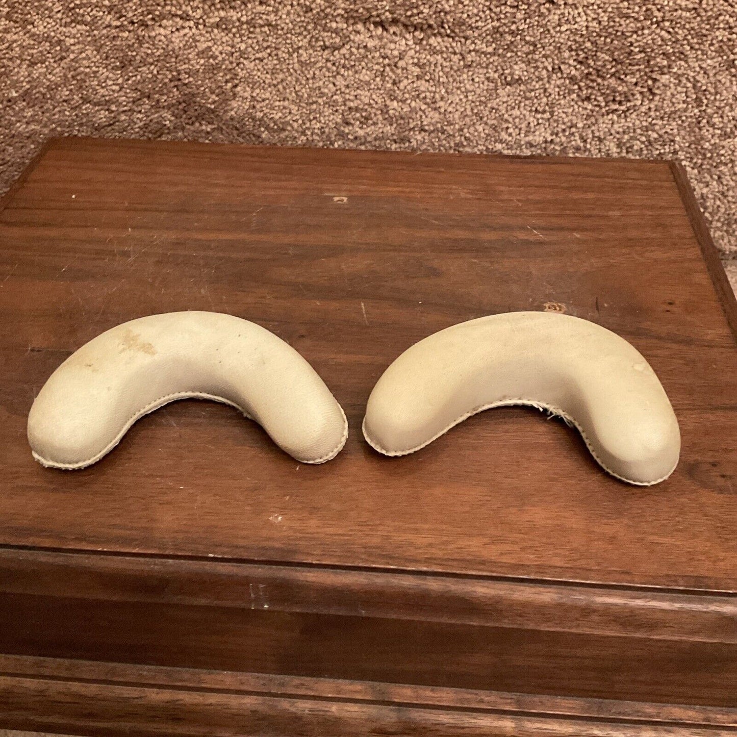 Authentic Vintage Riddell X-Large Football Helmet Jaw Pads Nice & still pliable Sporting Goods:Team Sports:Football:Clothing, Shoes & Accessories:Helmets & Hats Riddell