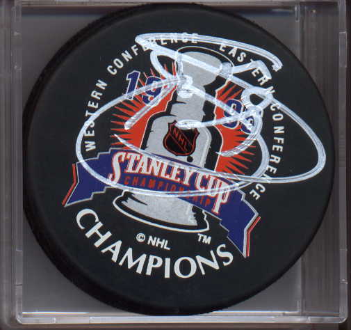Joe Sakic Autographed Puck w- COA  WESTBROOKSPORTSCARDS
