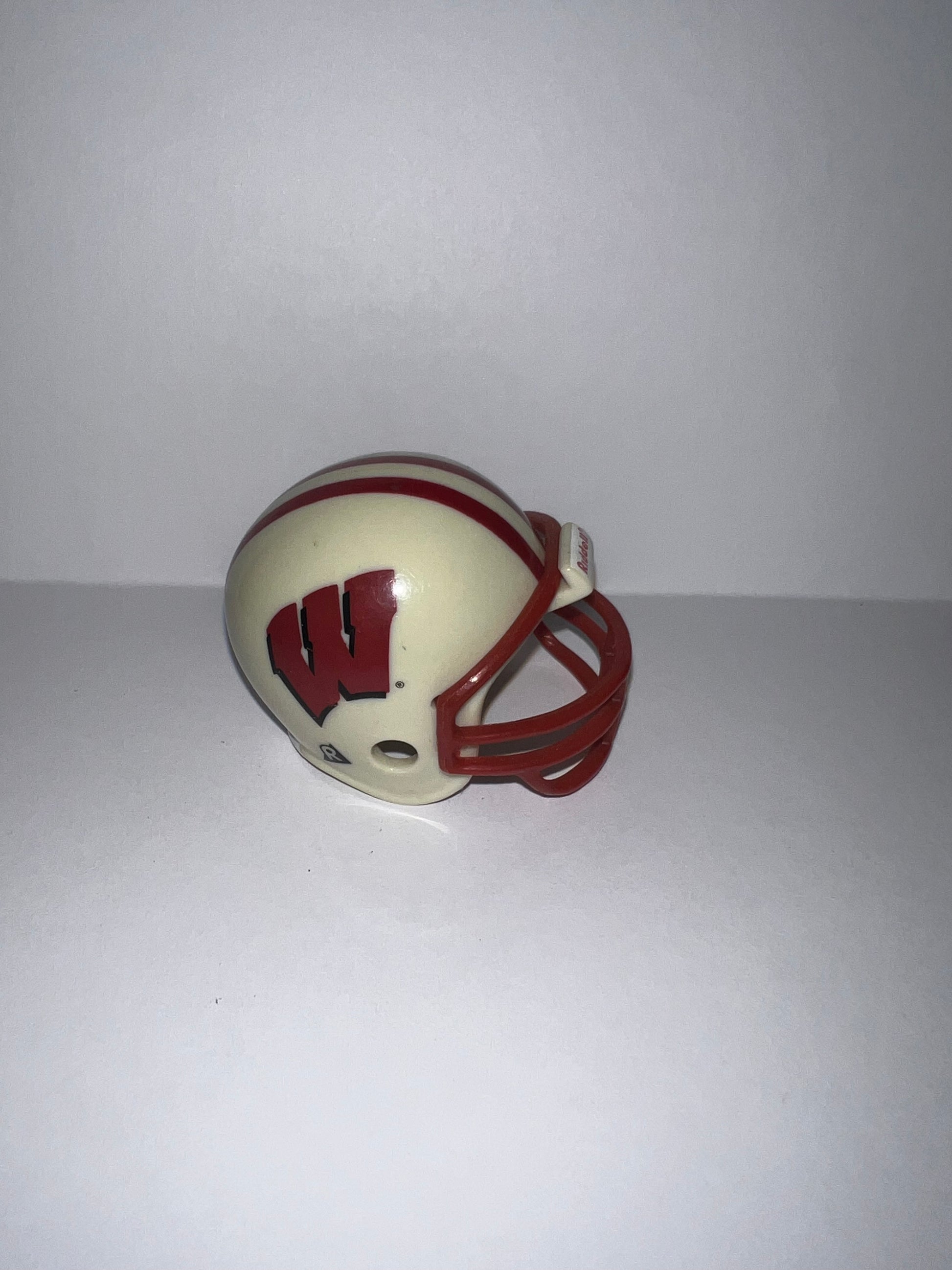 Wisconsin Badgers Riddell NCAA Pocket Pro Helmet Throwback WESTBROOKSPORTSCARDS