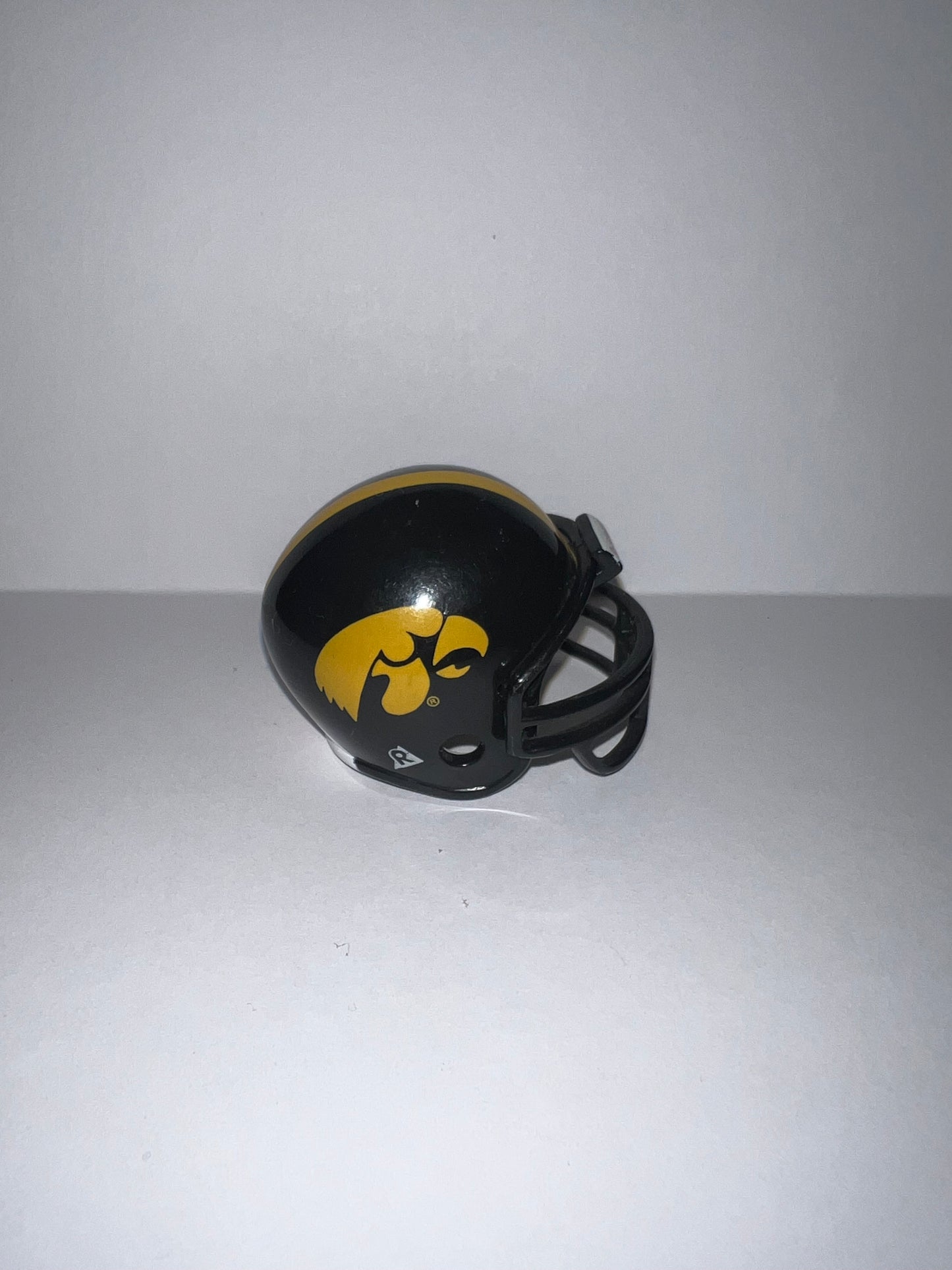 Iowa Hawkeyes Riddell NCAA Pocket Pro Helmet Throwback WESTBROOKSPORTSCARDS