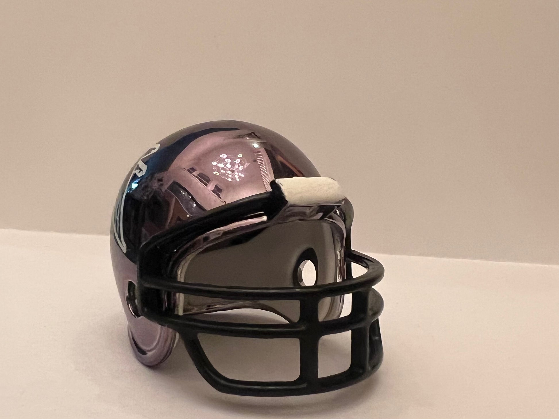 Atlanta Falcons Riddell NFL Pocket Pro Helmet 1990-2002 Chrome Throwba – WESTBROOKSPORTSCARDS Atlanta Falcons Riddell NFL Pocket Pro Helmet 1990-2002 Chrome Throwba – WESTBROOKSPORTSCARDS