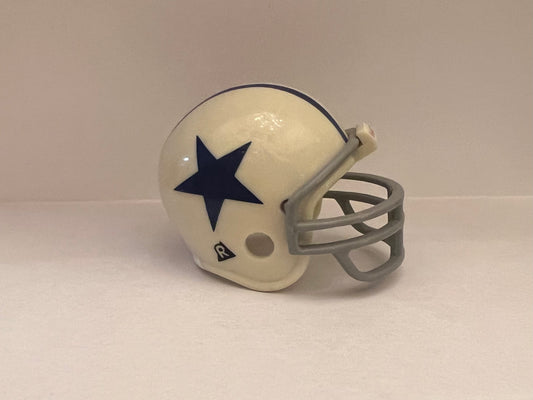 Riddell Pocket Pro and Throwback Pocket Pro mini helmets ( NFL ): Dallas Cowboys 1960-1963 Throwback Pocket Pro Helmet (White Helmet with Navy Star and stripes) from series I (1)
