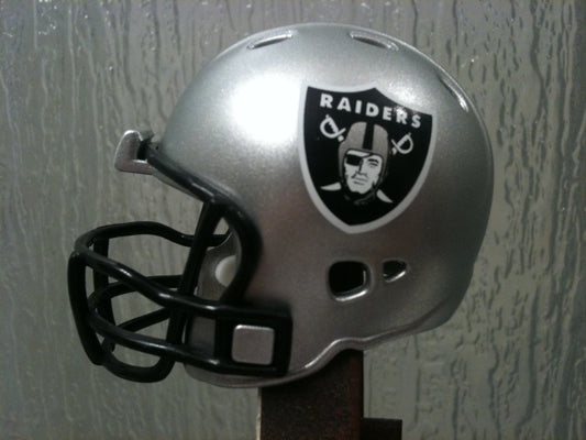 Riddell Pocket Pro and Throwback Pocket Pro mini helmets ( NFL ): Oakland Raiders Revolution Pocket Pro Helmet (Alternate Black mask)