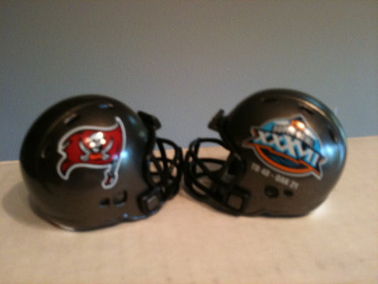 Riddell Pocket Pro and Throwback Pocket Pro mini helmets ( NFL ): Tampa Bay Buccaneers Super Bowl XXXVII Championship Pocket Pro Helmet (1 Helmet)