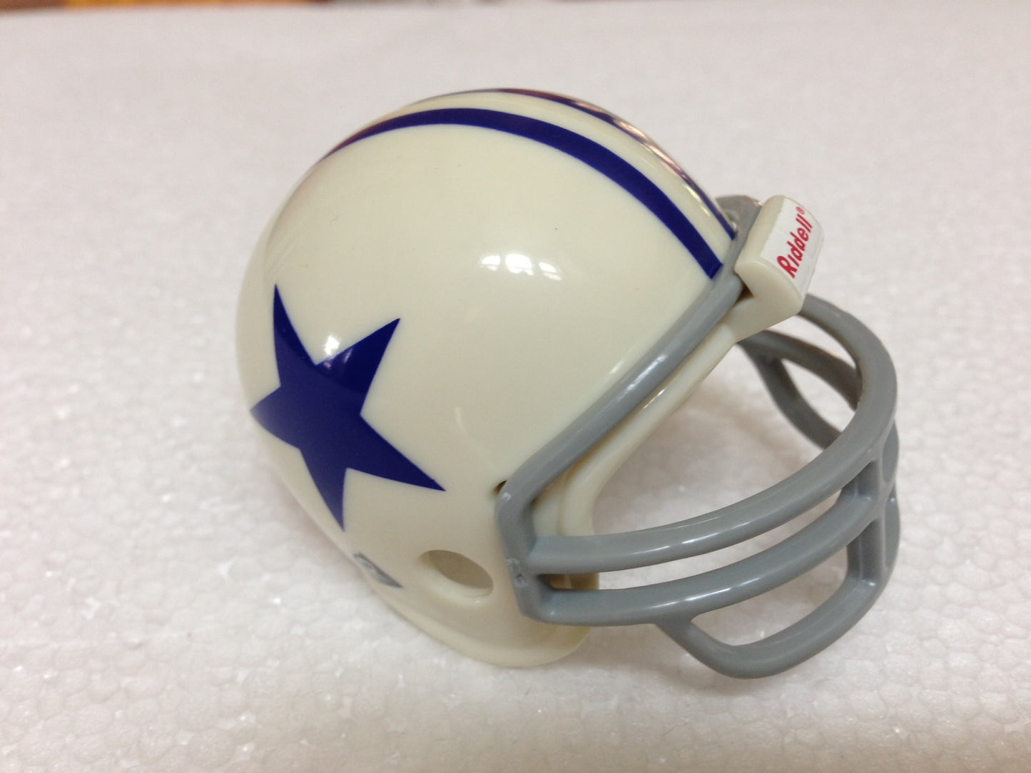 Riddell Pocket Pro and Throwback Pocket Pro mini helmets ( NFL ): Dallas Cowboys 1960-1963 Throwback Pocket Pro Helmet (Blue Star and stripes on white Helmet) very rare